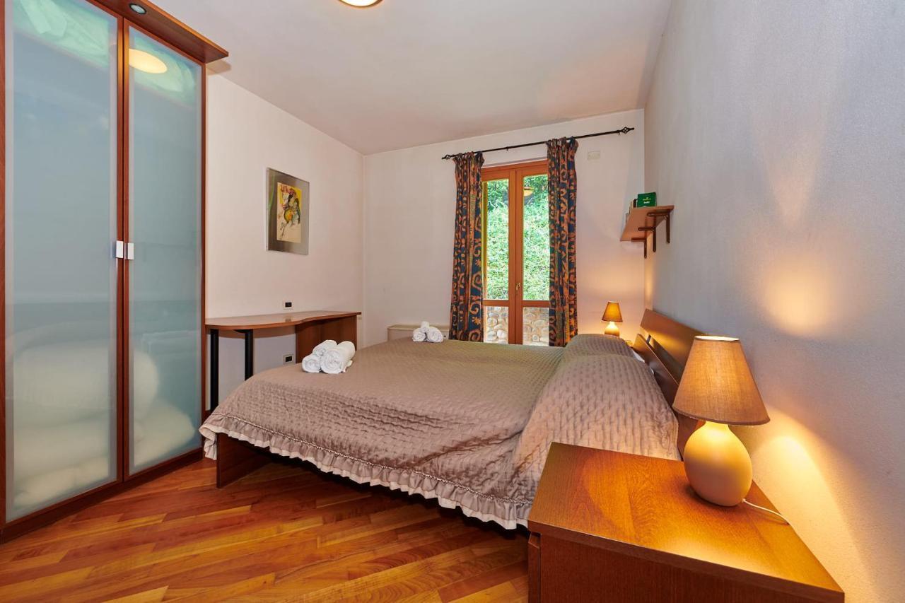Apartmentsgarda - Baia D'Argento Residence กอสเตร์มาโน ภายนอก รูปภาพ