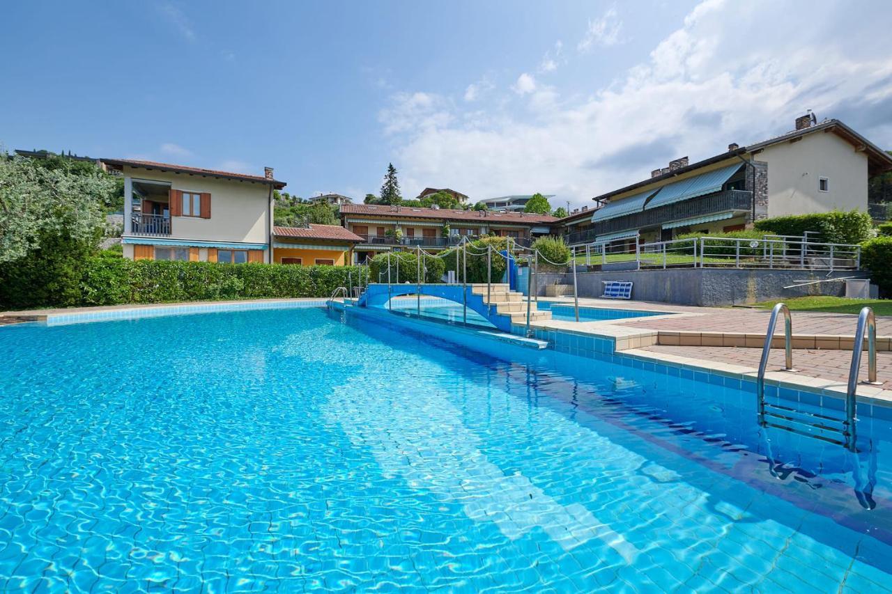 Apartmentsgarda - Baia D'Argento Residence กอสเตร์มาโน ภายนอก รูปภาพ