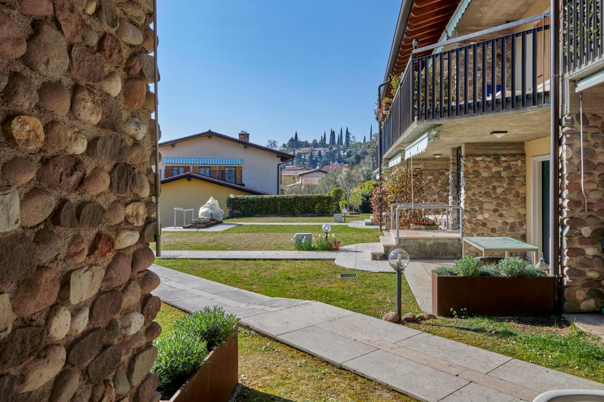 Apartmentsgarda - Baia D'Argento Residence กอสเตร์มาโน ภายนอก รูปภาพ
